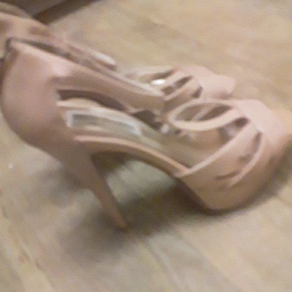 High heels - Picture 3 of 4